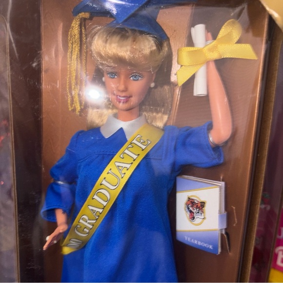 Barbie Millenium Grad, 2000 Graduate Special Edition, Never Out Of The Box - Picture 4 of 11